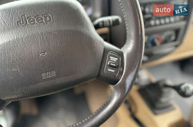 Внедорожник / Кроссовер Jeep Wrangler 2000 в 