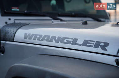 Внедорожник / Кроссовер Jeep Wrangler 2016 в 