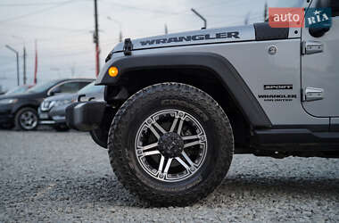 Внедорожник / Кроссовер Jeep Wrangler 2016 в 