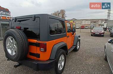 Внедорожник / Кроссовер Jeep Wrangler 2012 в 