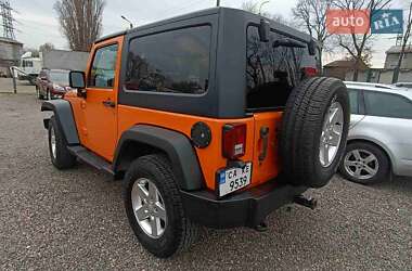 Внедорожник / Кроссовер Jeep Wrangler 2012 в 