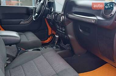Внедорожник / Кроссовер Jeep Wrangler 2012 в 