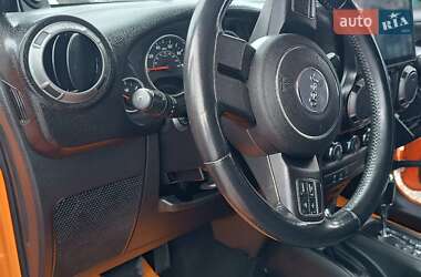 Внедорожник / Кроссовер Jeep Wrangler 2012 в 