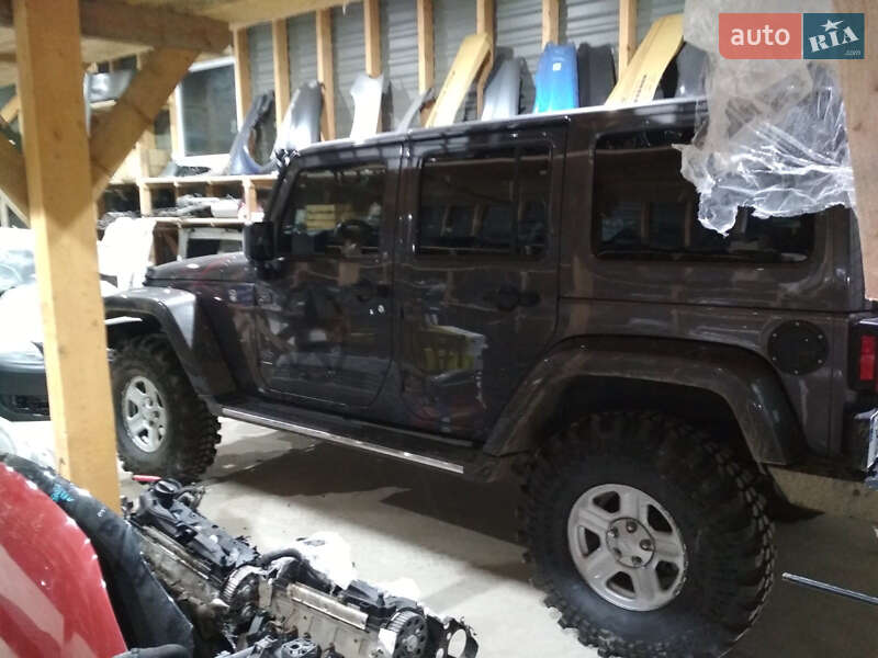 Внедорожник / Кроссовер Jeep Wrangler 2015 в Черновцах