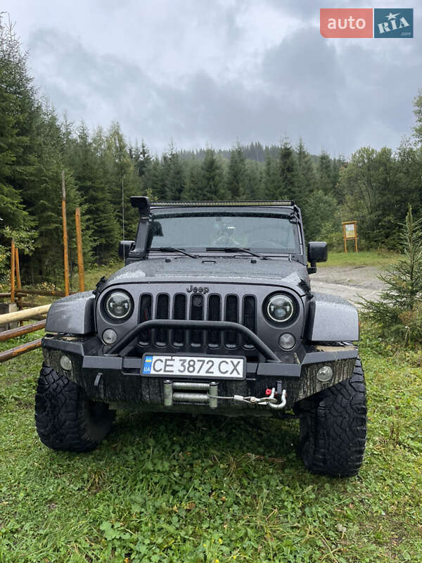 Внедорожник / Кроссовер Jeep Wrangler 2015 в Черновцах