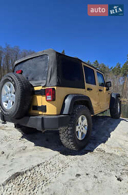 Внедорожник / Кроссовер Jeep Wrangler 2013 в 