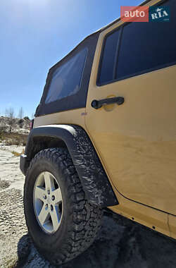 Внедорожник / Кроссовер Jeep Wrangler 2013 в 
