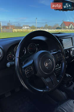 Позашляховик / Кросовер Jeep Wrangler 2013 в 