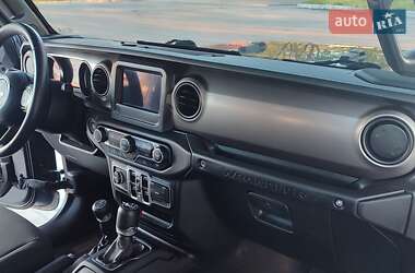 Внедорожник / Кроссовер Jeep Wrangler 2018 в 