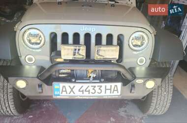 Внедорожник / Кроссовер Jeep Wrangler 2017 в 