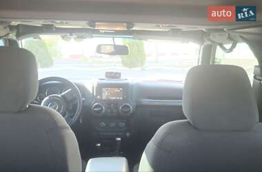 Внедорожник / Кроссовер Jeep Wrangler 2017 в 