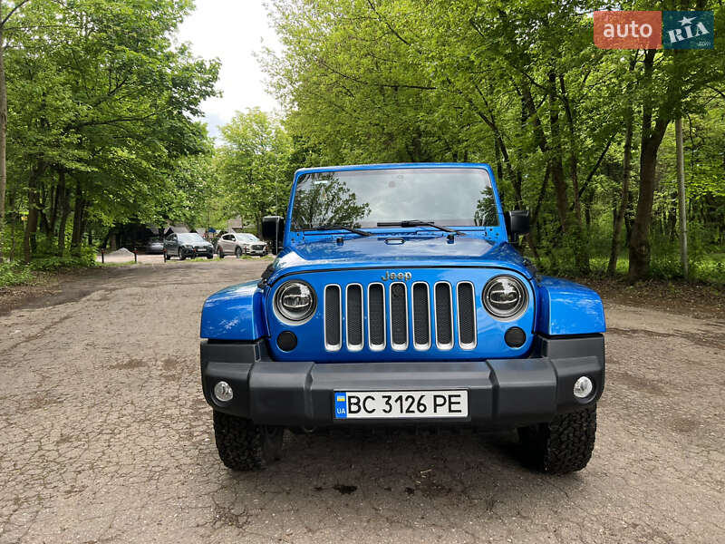 Позашляховик / Кросовер Jeep Wrangler 2015 в Львові