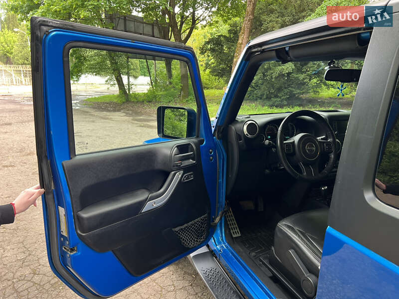 Позашляховик / Кросовер Jeep Wrangler 2015 в Львові