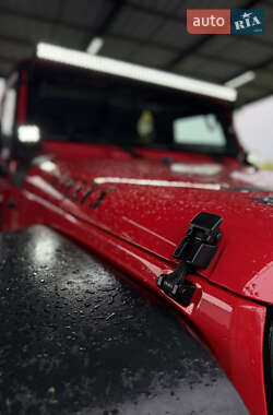 Внедорожник / Кроссовер Jeep Wrangler 2014 в 