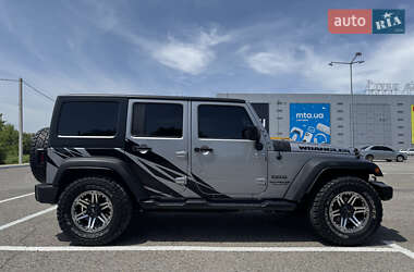 Внедорожник / Кроссовер Jeep Wrangler 2016 в 