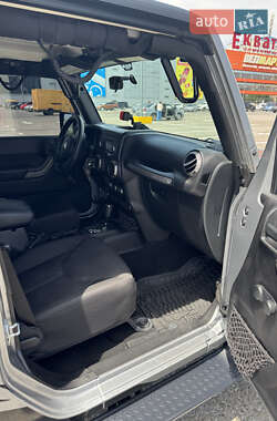 Внедорожник / Кроссовер Jeep Wrangler 2016 в 