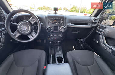 Внедорожник / Кроссовер Jeep Wrangler 2016 в 