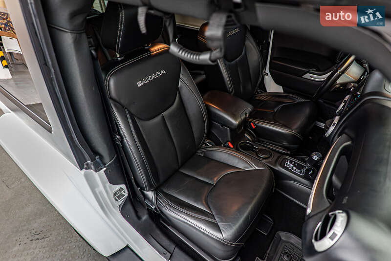 Внедорожник / Кроссовер Jeep Wrangler 2015 в Киеве