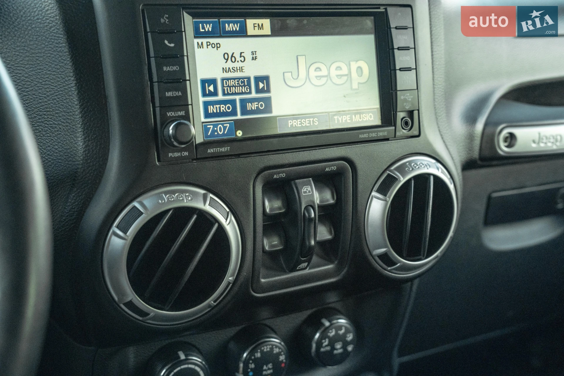 2012 Jeep Wrangler - мініатюра 36
