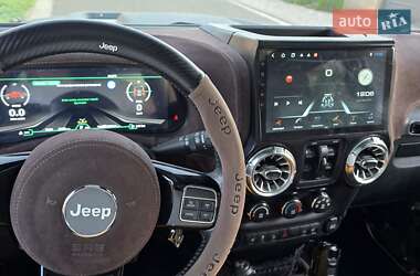Внедорожник / Кроссовер Jeep Wrangler 2015 в 