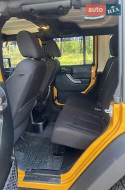 Внедорожник / Кроссовер Jeep Wrangler 2014 в 