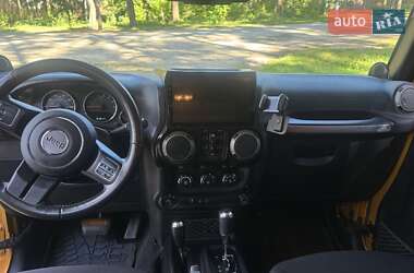 Внедорожник / Кроссовер Jeep Wrangler 2014 в 