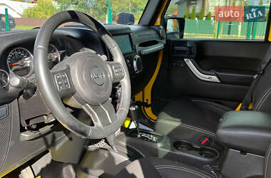 Внедорожник / Кроссовер Jeep Wrangler 2015 в 