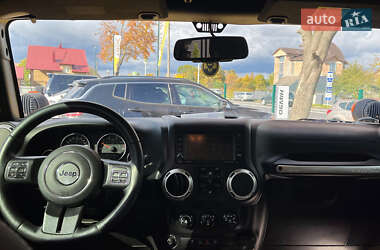 Внедорожник / Кроссовер Jeep Wrangler 2015 в 