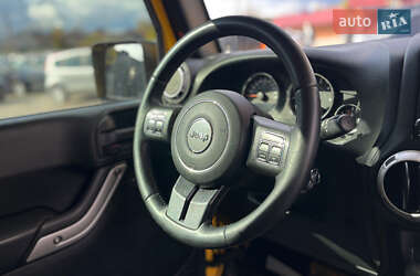 Внедорожник / Кроссовер Jeep Wrangler 2015 в 