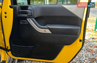 Внедорожник / Кроссовер Jeep Wrangler 2015 в 