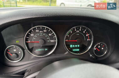 Внедорожник / Кроссовер Jeep Wrangler 2011 в 