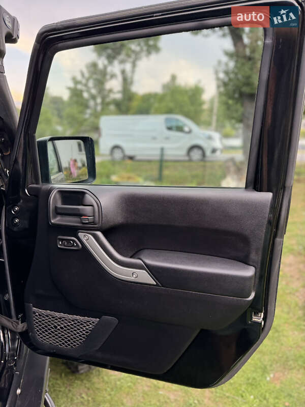 Позашляховик / Кросовер Jeep Wrangler 2011 в Яремчі