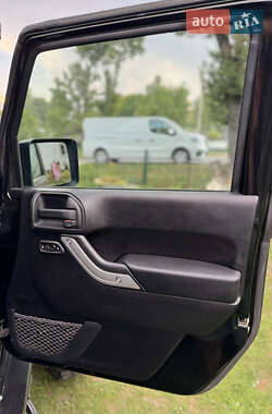Внедорожник / Кроссовер Jeep Wrangler 2011 в 