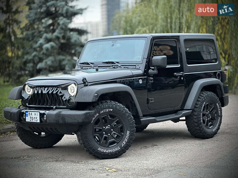 Внедорожник / Кроссовер Jeep Wrangler 2015 в 