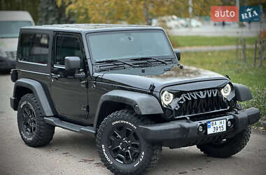 Внедорожник / Кроссовер Jeep Wrangler 2015 в 