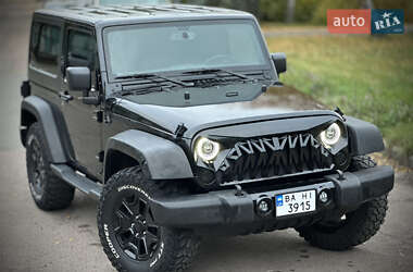Внедорожник / Кроссовер Jeep Wrangler 2015 в 