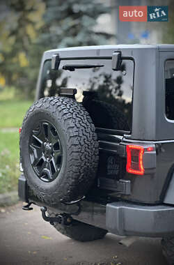 Внедорожник / Кроссовер Jeep Wrangler 2015 в 