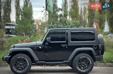 Внедорожник / Кроссовер Jeep Wrangler 2015 в 
