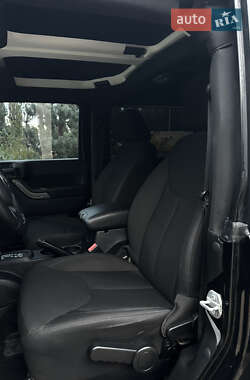 Внедорожник / Кроссовер Jeep Wrangler 2015 в 