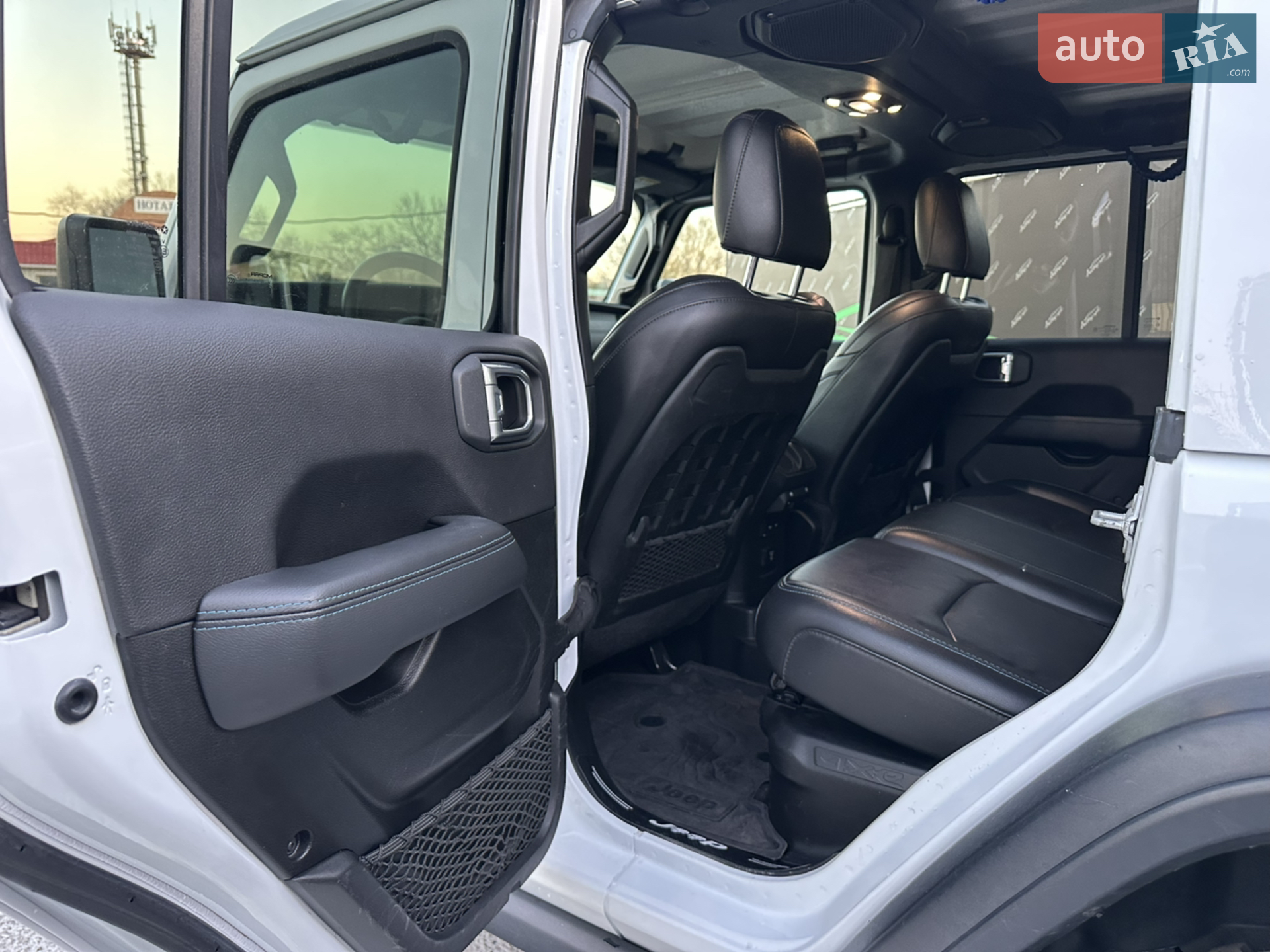 2022 Jeep Wrangler - мініатюра 28