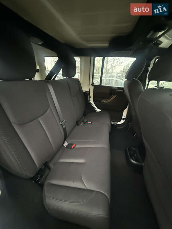 Позашляховик / Кросовер Jeep Wrangler 2016 в Луцьку фото 16 Позашляховик / Кросовер Jeep Wrangler 2016 в Луцьку