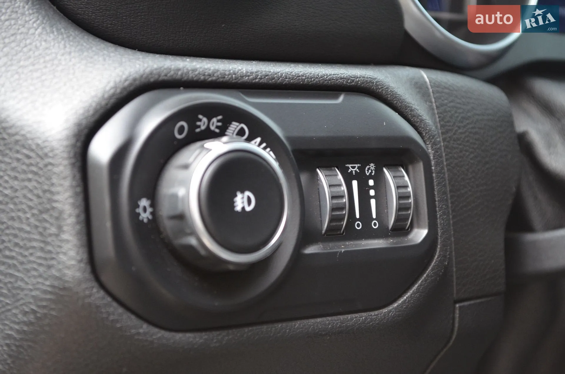 2020 Jeep Wrangler - мініатюра 26