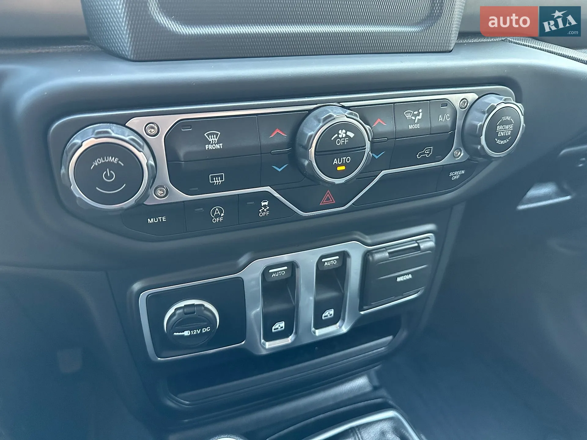 2019 Jeep Wrangler - мініатюра 16