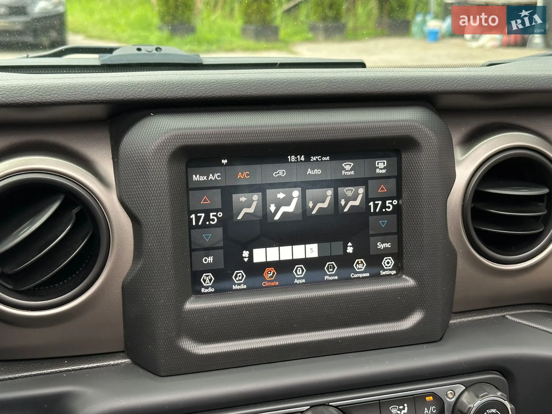 2019 Jeep Wrangler - мініатюра 26