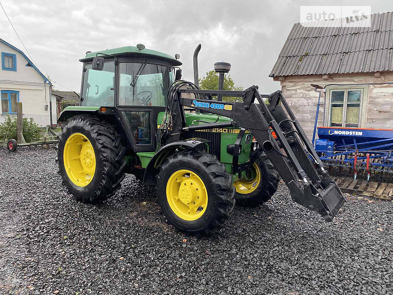 John Deere 2140