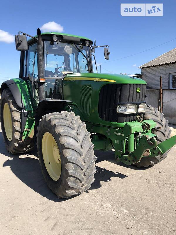 John Deere 6820