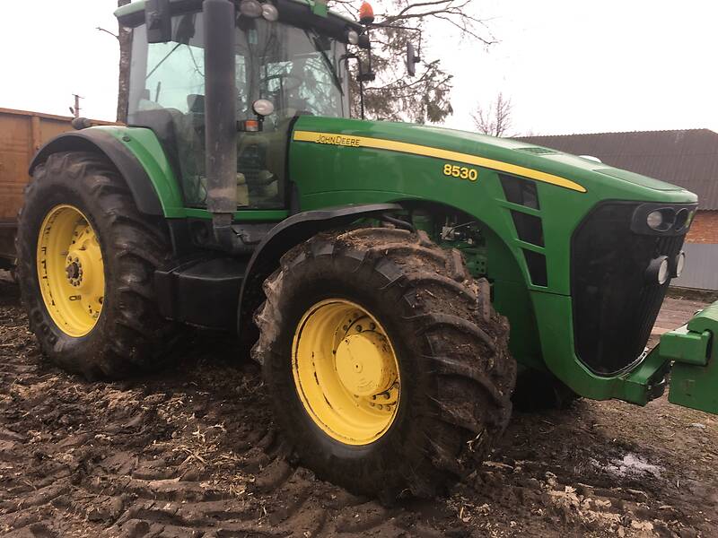 John Deere 8530