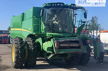 Комбайн зерноуборочный John Deere S 680 2013 в 