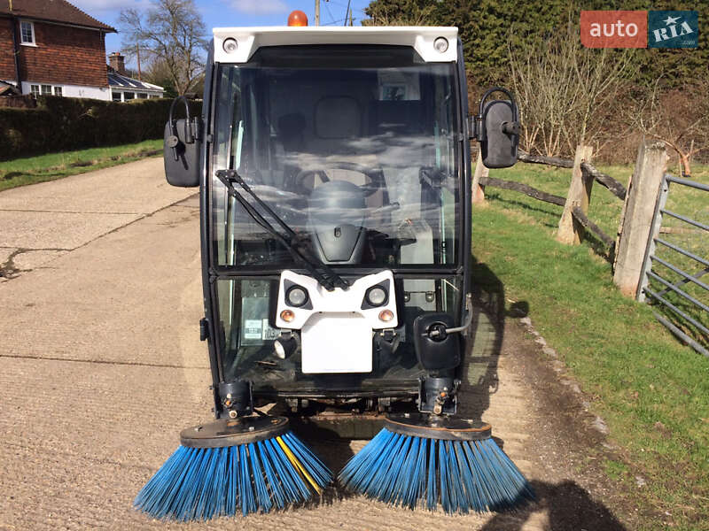 Johnston Sweepers Compact 2016