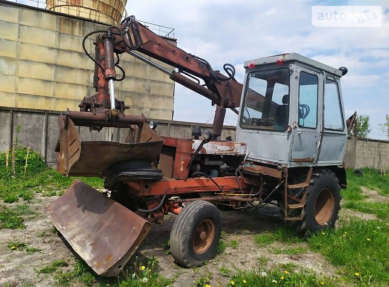 Екскаватор навантажувач Карпатець ПЭА-1.0 1993 в 